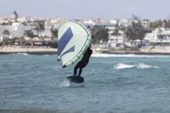 VAYU Foil Wing AURA Green/Blue 2023 - 2,8 -Surfausrüstungs Geschäft 01 aura wave 132